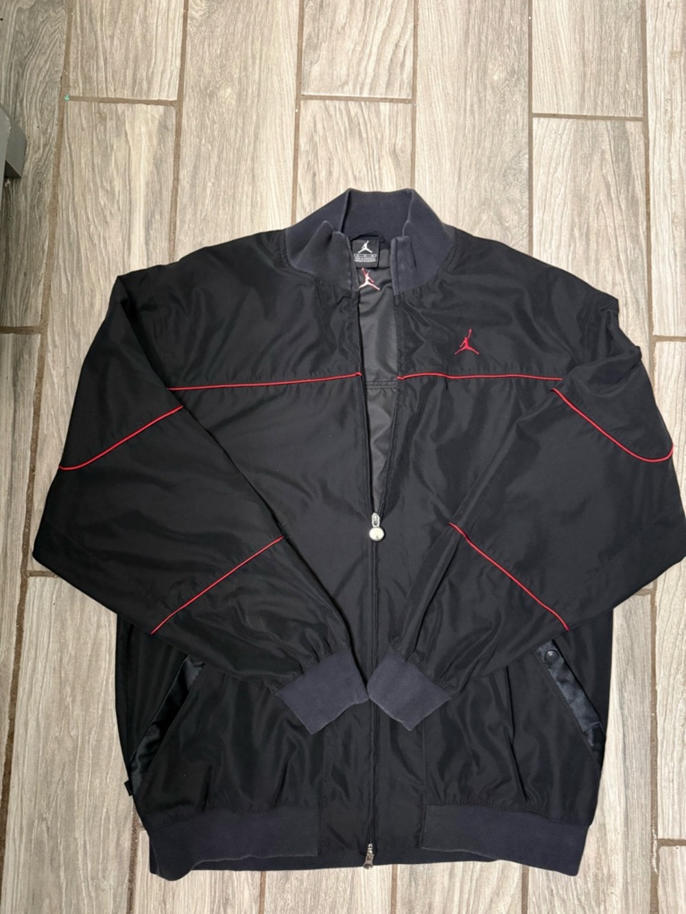 Vintage 2000’s Jordan Men’s Black Full Zip-Up Jacket with Red Accents Size XL
